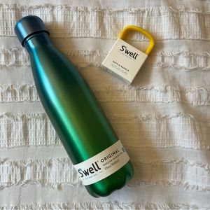 Green & Blue 17oz Swell Bottle